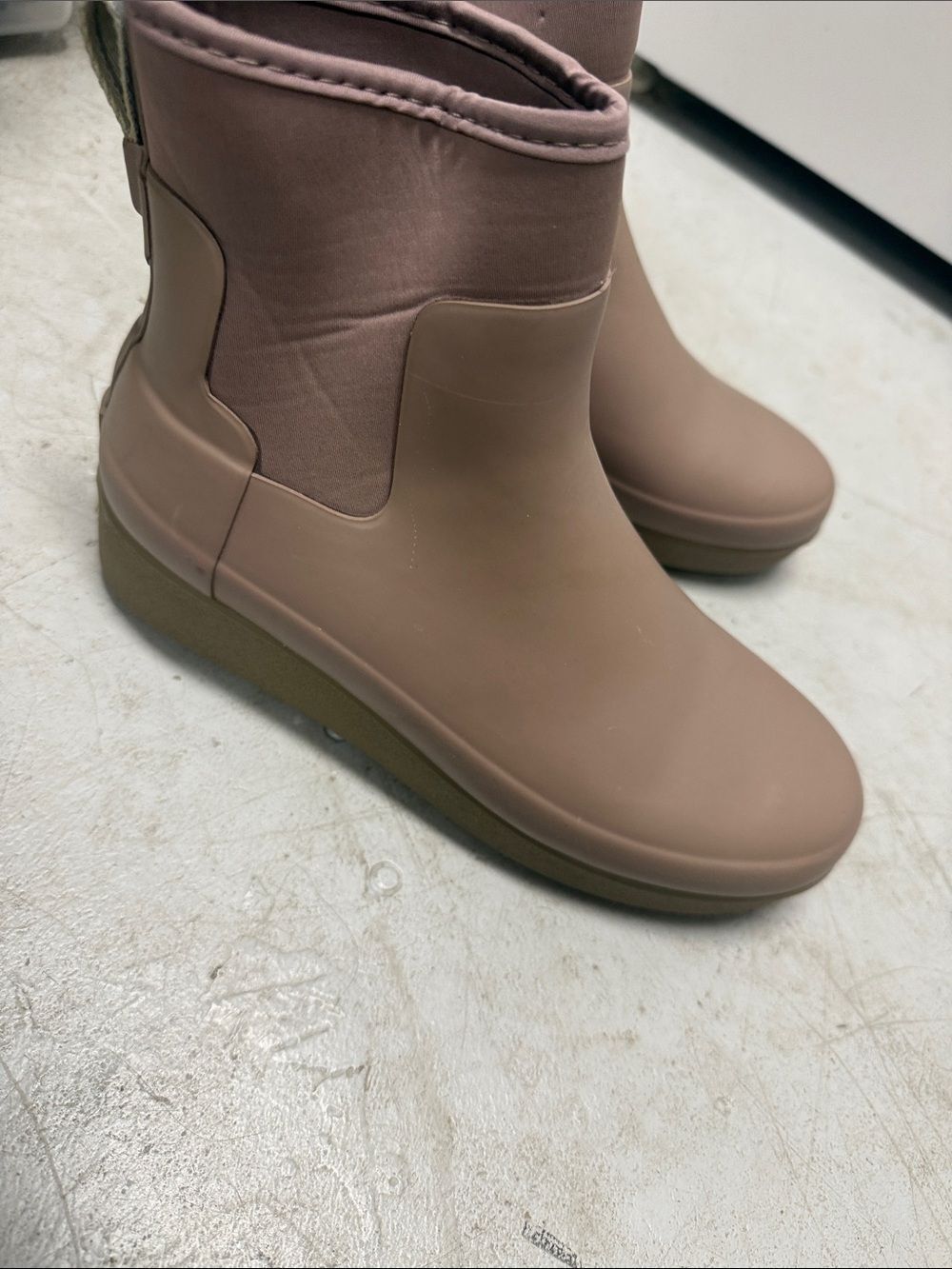 WomenâsâWaterproof Ankle Rain Boots - Dusty Rose HUNTER - Size 8 - Picture 7 of 7